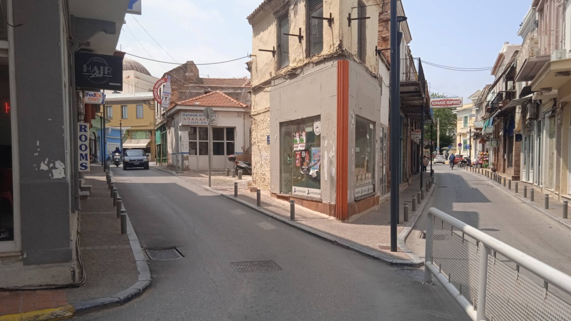 Sea Holiday Where to Go: Hotels, Rentals, or a Yacht