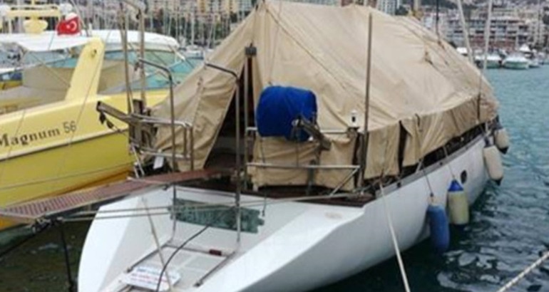 Winter Yacht: Sailing Beyond the Summer Season